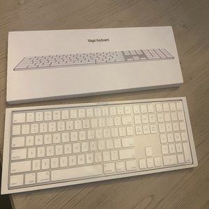 Apple Wireless Magic Keyboard w/Numeric Keypad